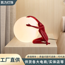 現代簡約高級感藝術抽象人物擺設床頭燈房間酒櫃家居小擺件小台燈