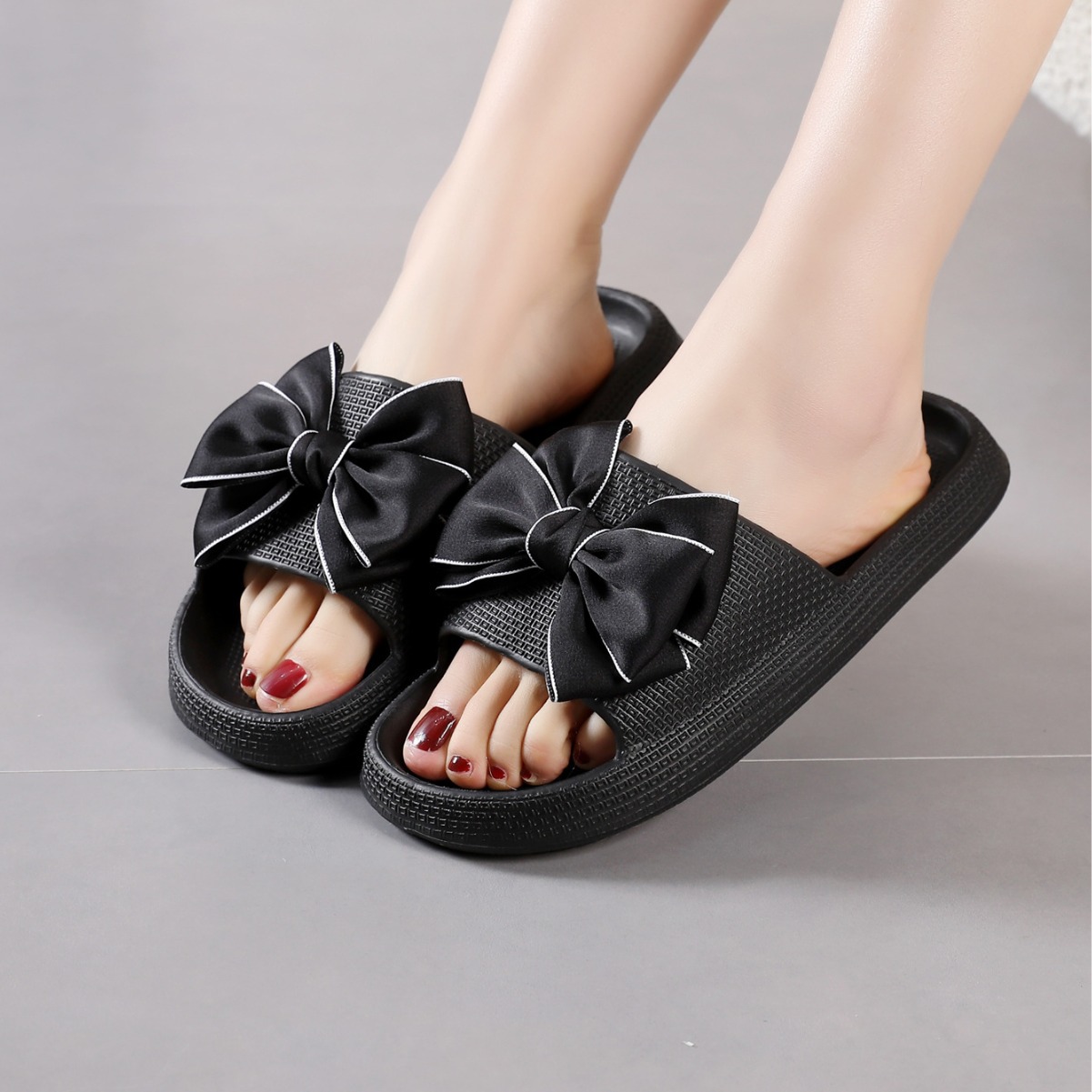 Nuevas zapatillas frías de fondo grueso Eva Butterfly Network Infrared Wear han Summer Comfort Lady arrastre