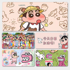 クレヨンしんちゃんの絵柄のマウスパッドが人気です。