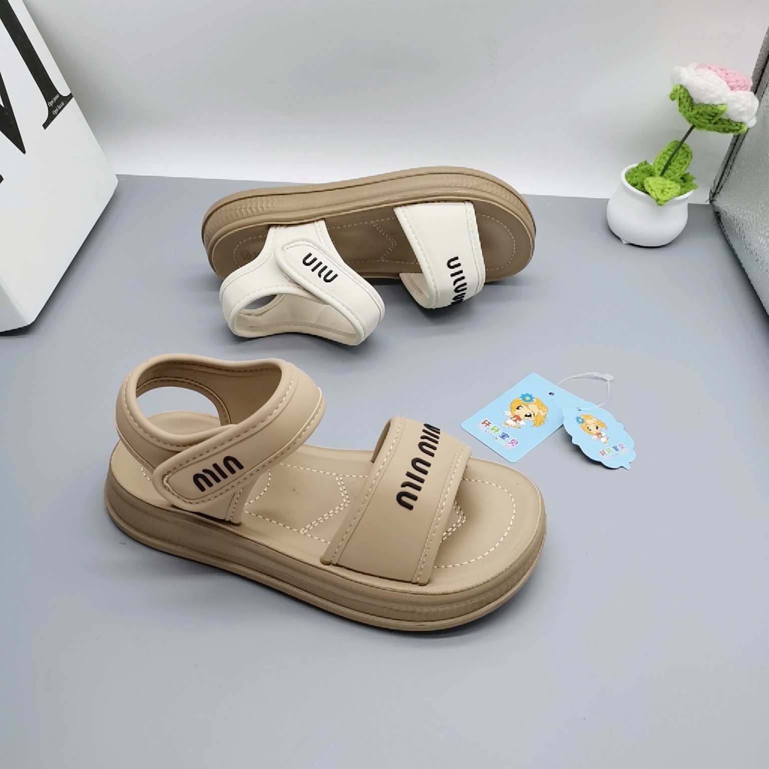 Sandalias retro para niñas, tallas 32-37, éxito de ventas de verano 2026, zapatos de princesa de goma antideslizantes, zapatos de playa