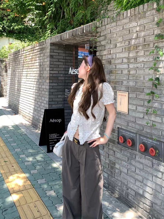 天丝漏肩短袖缎面斜肩上衣女荷叶边夏季慵懒衬衫|undefined