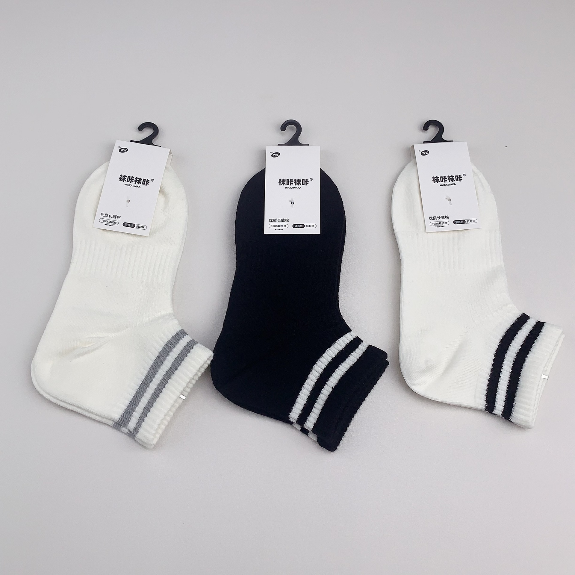 90 ° 直角の靴下の女性の夏の薄いタイプのソックスのストライプは低いです。