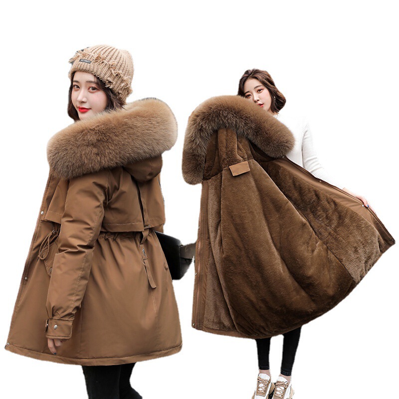 Winter Korean-style elegant parka coat for women, featuring a large fur collar, a mid-length design, a fitted waist, and a slimming effect. A fashionable workwear-style cotton coat Winter Korean-style elegant parka coat for women, featuring a large fur collar, a mid-length design, a fitted waist, and a slimming effect. A fashionable workwear-style cotton coat