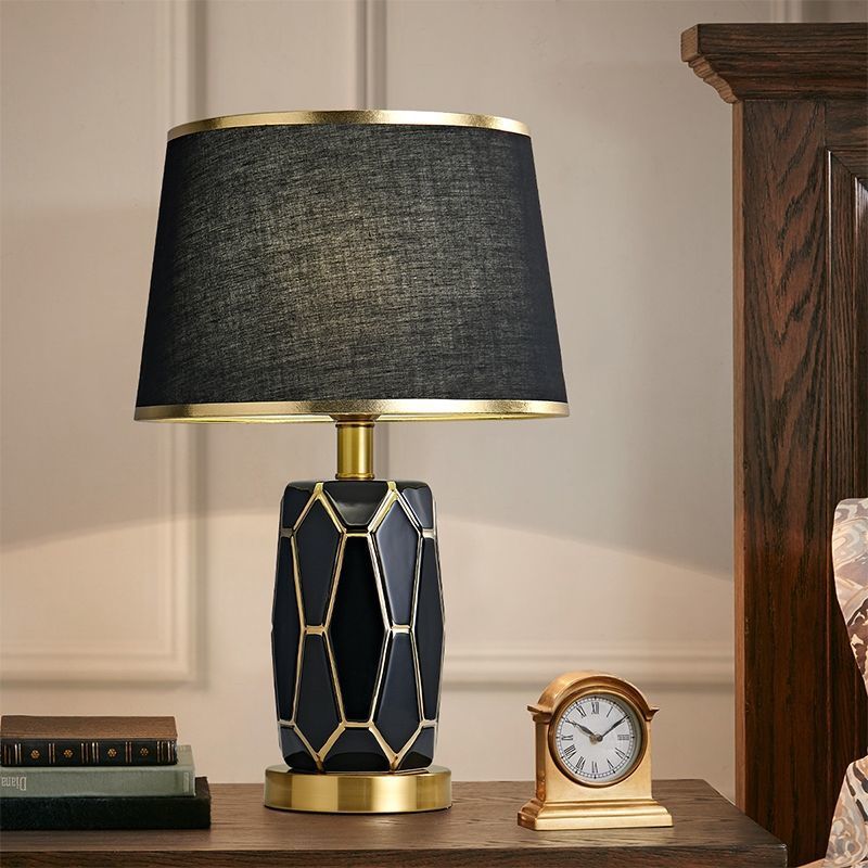 HEIKESZ Modern Minimalist Nordic Style Ceramic Table Lamp Creative Decorative Table Lamp for Living Rooms Hotel Bedroom Bedside Showhouse Club Decoration