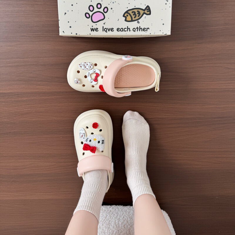 New Thick-Soled Height-Increasing Clogs for Women, Cute Plush Cat Design, Girly Style, Summer Outdoor Wear, Versatile and Comfortable Sandals