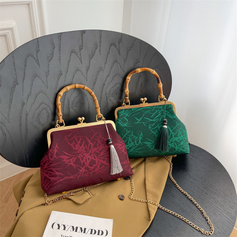 New women's shoulder bag handbag mouth gold bag gift bag cheongsam bag bamboo handle Chinese style women's bag ancient style New women's shoulder bag handbag mouth gold bag gift bag cheongsam bag bamboo handle Chinese style women's bag ancient style