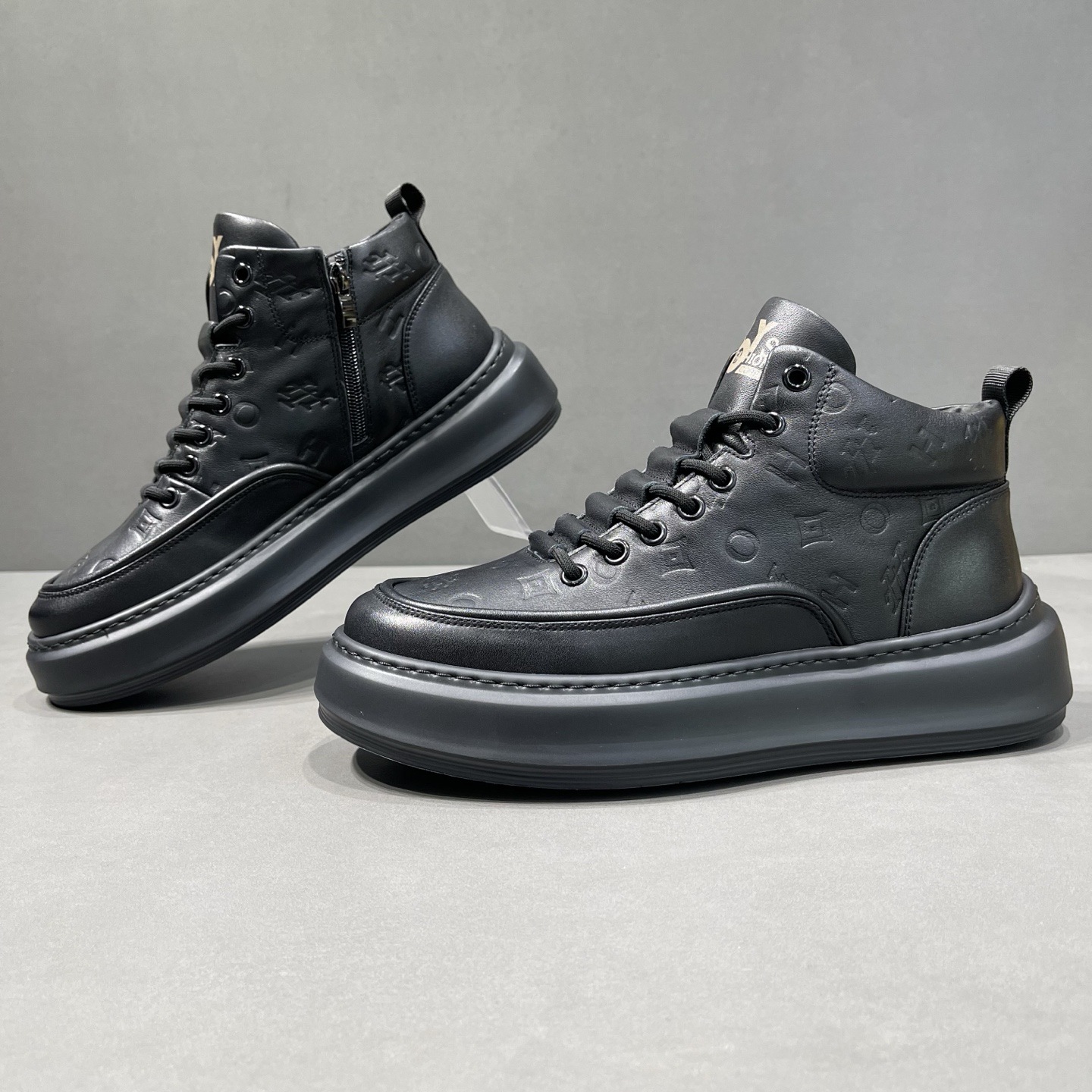 Autumn and Winter Shoes, Genuine Leather White Shoes, Classy Accessible Luxury Embossed Casual Shoes, Thick-Soled Sneakers, Men's European Trendy Shoes