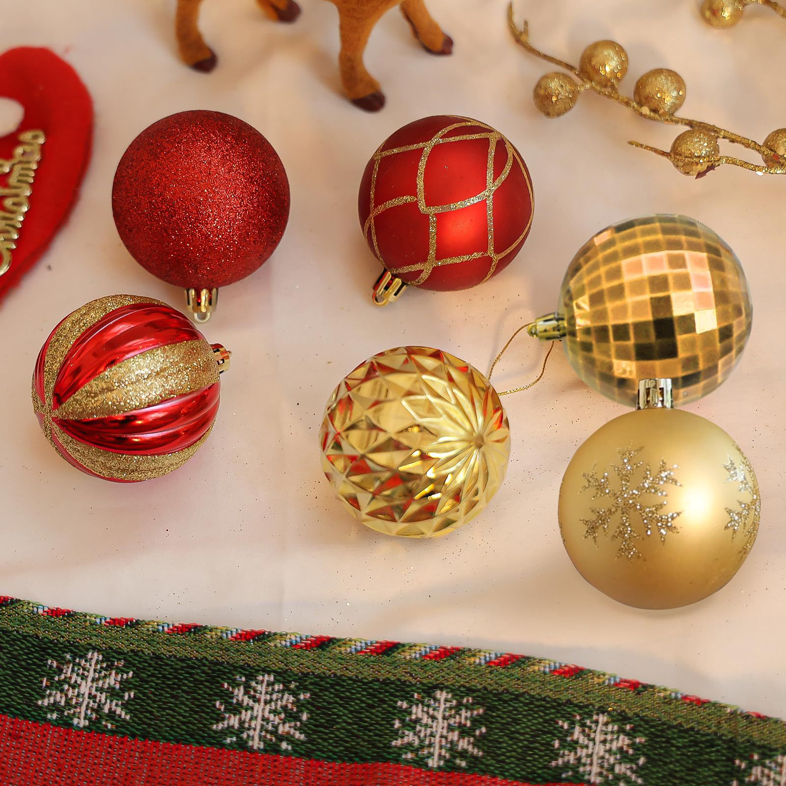 Navidad transfronteriza spot 6cm24 bolas de Navidad de plástico pintadas de oro rojo árbol de Navidad atmósfera festiva del centro comercial