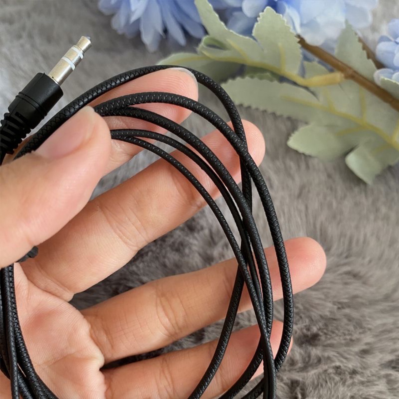 Fábrica de auriculares de radio al por mayor tipo de control de cable en los oídos auriculares de teléfono móvil Android universal para auriculares de Apple en stock