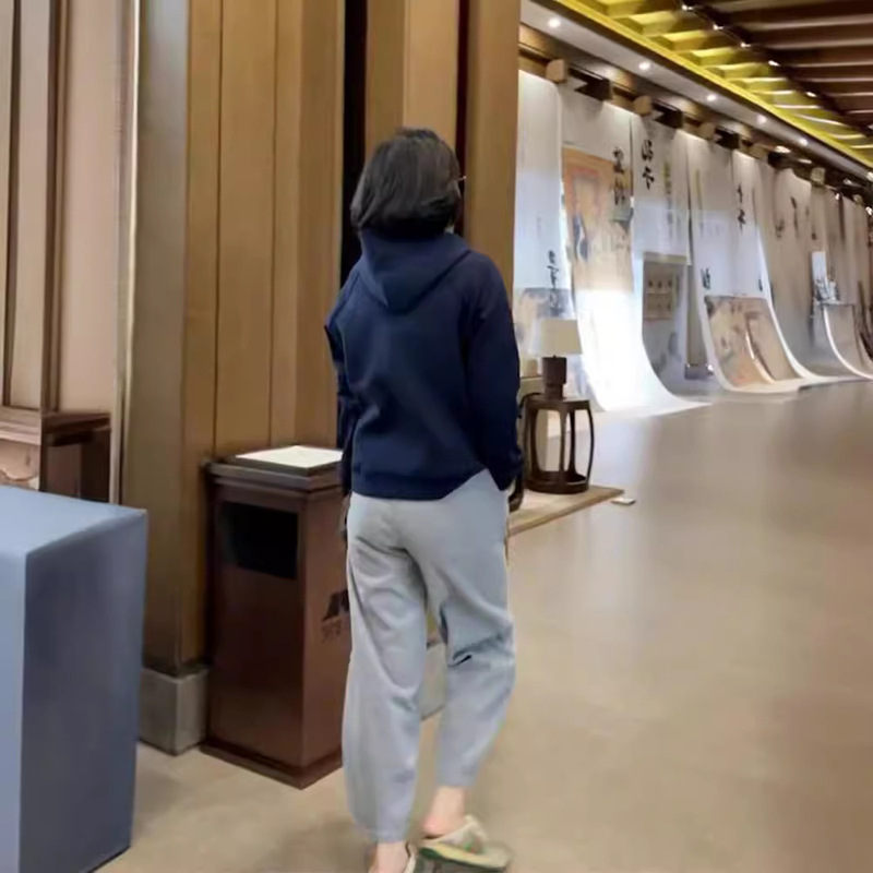 香港風レトロスウェットシャツ レディース 秋冬 フード付きジッパーカーディガン おしゃれ 若見え 2024 おしゃれ 若見え ティーカラー系コーデ|undefined