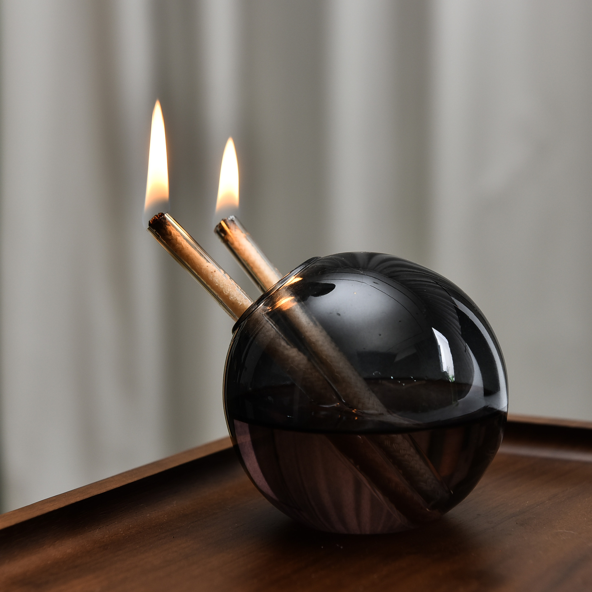 Lámpara de aceite de vidrio esférica creativa de color grande decoración candelabro simple lámpara de mantequilla de escritorio doméstica moderna sin humo