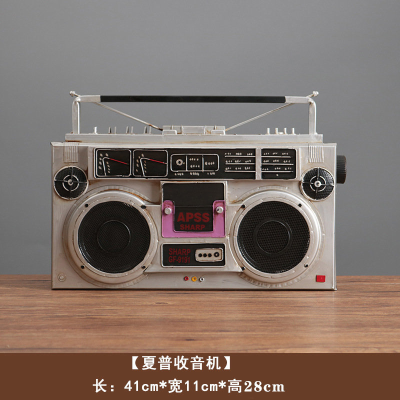 レトロなレトロな607080年代の古い白黒テレビのモデルバーレストランの道具の装飾品|undefined