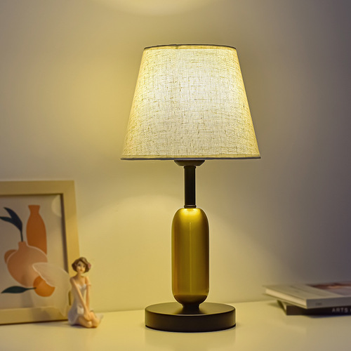 European retro table lamp bedroom bedside table creative simple romantic warm Nordic ins remote control American night light