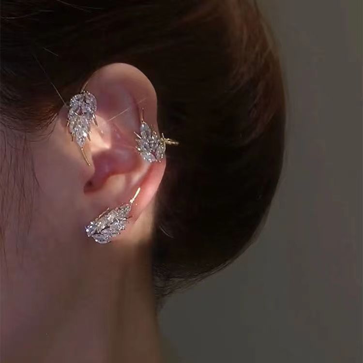 10g Weight Silver Plated Plating Material Elegant Fashion Grain Copper Plating Inlay Zircon Ear Clips