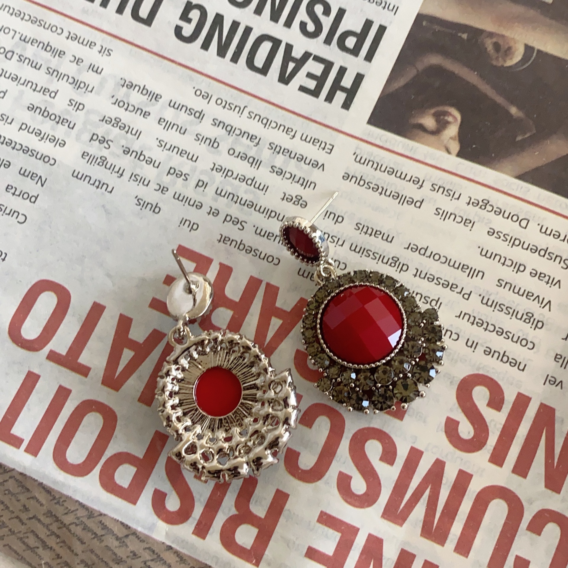 Diseño simple personalidad retro barroco rojo pendientes de las mujeres corte estilo elegante pendientes largos pendientes