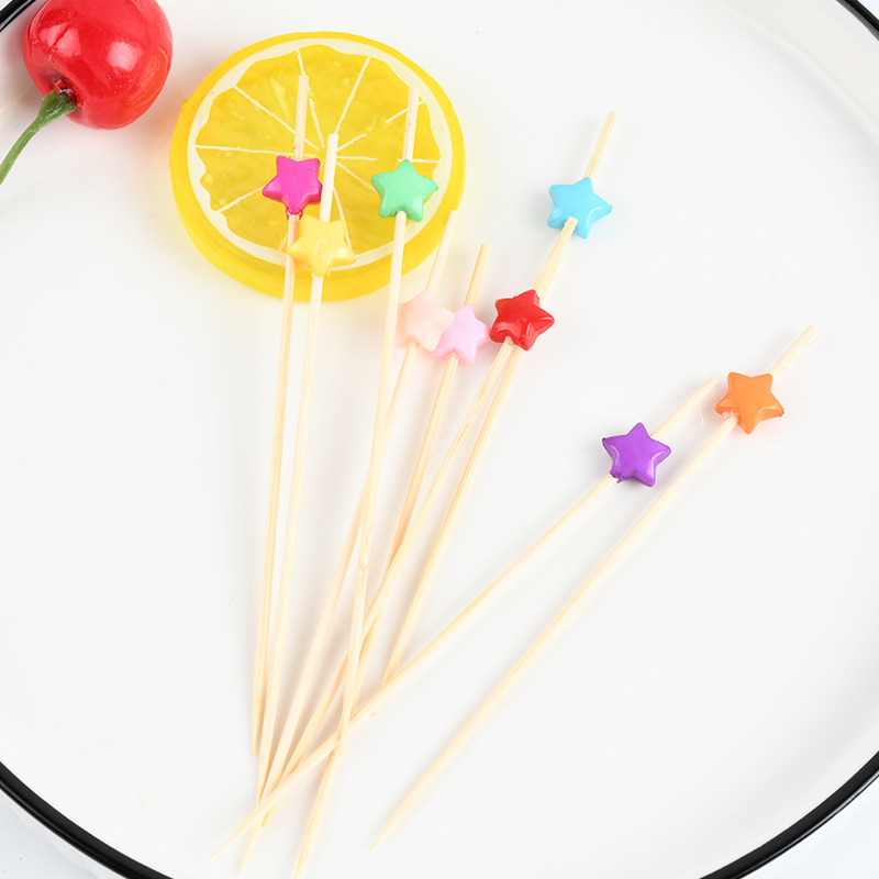Suministro al por mayor de un palo de fruta desechable, cadena de frutas coloridas, palo de bambú, cadena de limón
