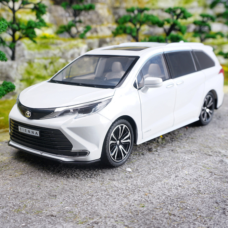 Zhiguan 1:24 Toyota Authorized Senna Business Car Sound and Light Pull-Back Car Kidsren's Toy Artificial Alloy Car Model