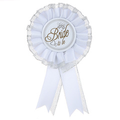 欧米のファッションの白いレースのbride to be花嫁の結婚式の胸の花のバッジのパーティーのバッジの卸売り