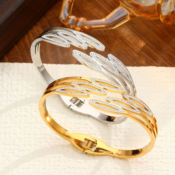 fashionable golden bracelet stainless steel