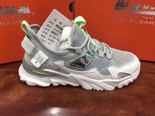 �W���U��͸���ϵ�ЬŮ2021�ļ��¿����e�\�ӾWЬ����β؛������l