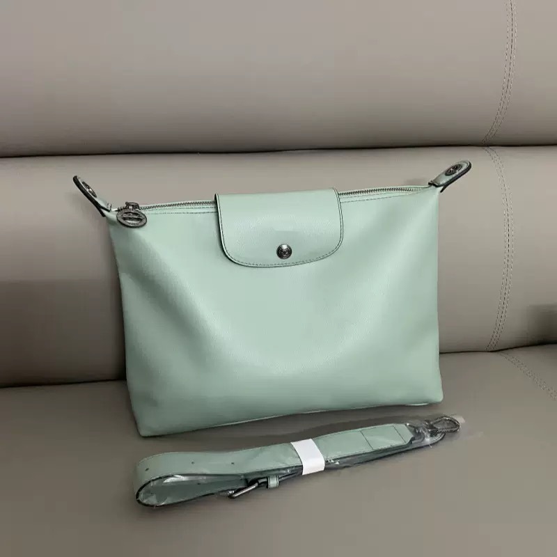 高品質の新型XTRAの小さい牛革の大きいサイズのわきの下で女性の本革のHOBOの郵便の差の大容量の斜め掛けのショルダーバッグ|undefined