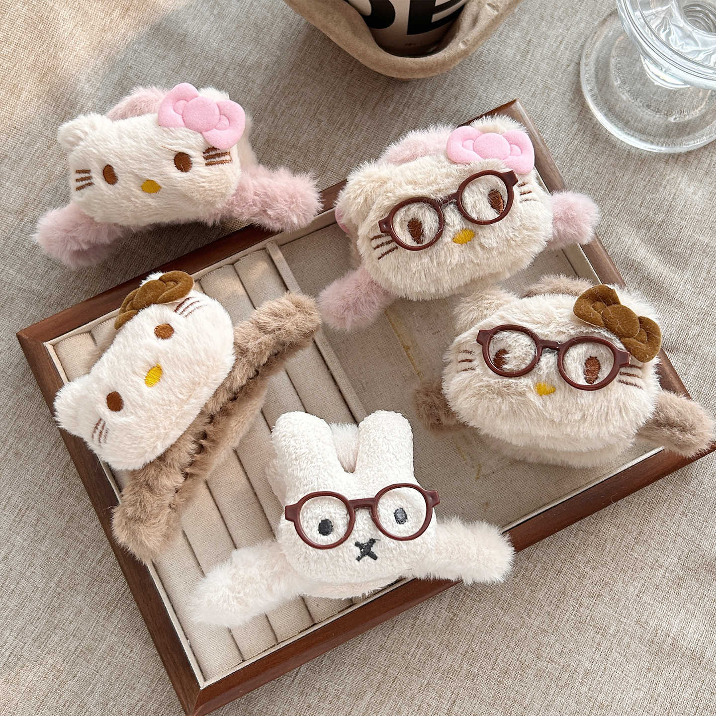 Demi-season cute plush crab pin