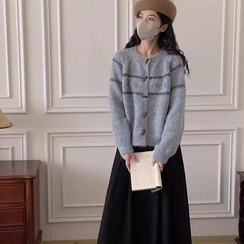 2025春秋新款提花刺绣复古牛角扣优质毛衣女百搭减龄针织开衫外套|undefined