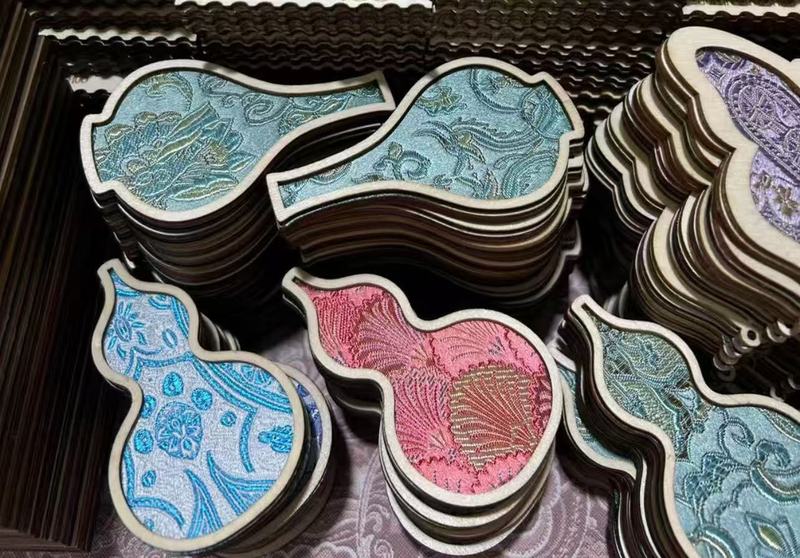 雲南省麗江大理少数民族刺繍、傣族刺繍、宋錦、扎染、冷蔵庫用マグネット、民族文化創作品、民族風手工芸品|undefined