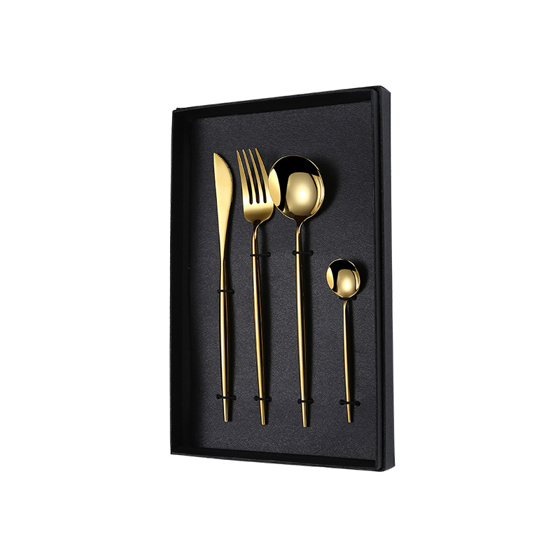 Portugisisk bestiksæt i rustfrit stål med guld finish_voghion.com