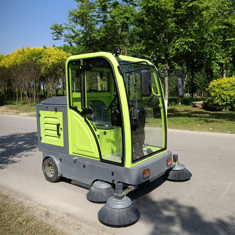 小区清扫车天津驾驶式清扫车小型道路清扫车工作视频驾驶式扫地机