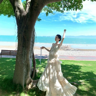 清冷甜美挂脖V领蛋糕蓬蓬无袖连衣裙女装2026新款沙滩度假风裙子
