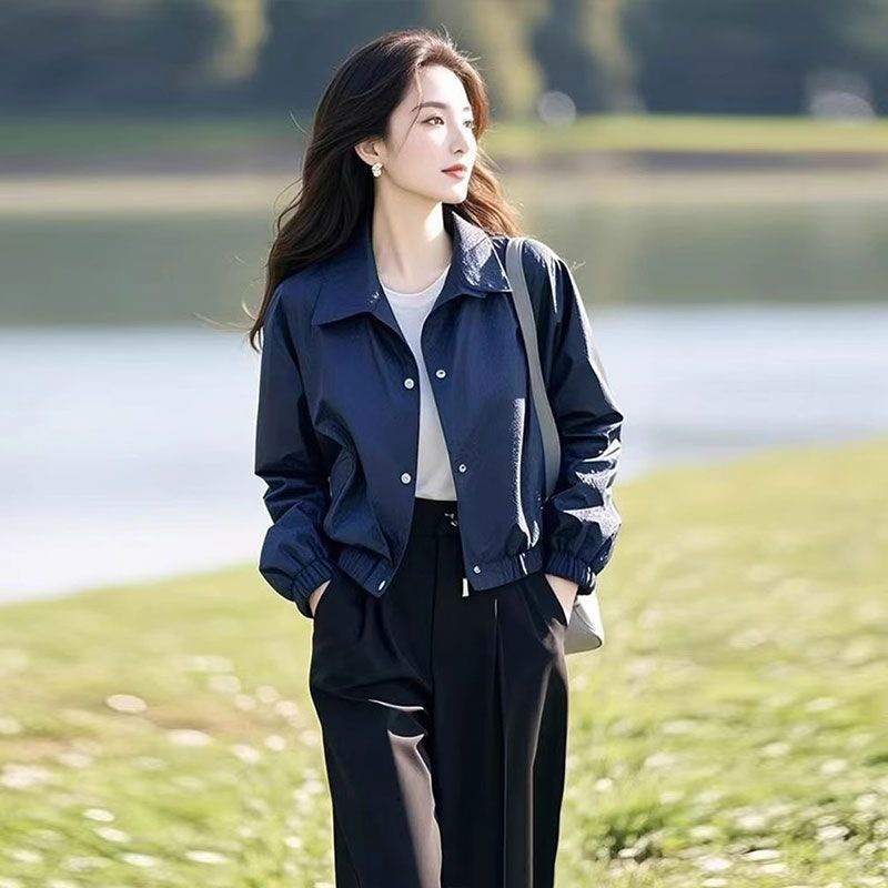 2025春秋タイプの突撃服のコートの女性は、ユニークで美しいカジュアルな青い小さなジャケットを重ねて着ています|undefined