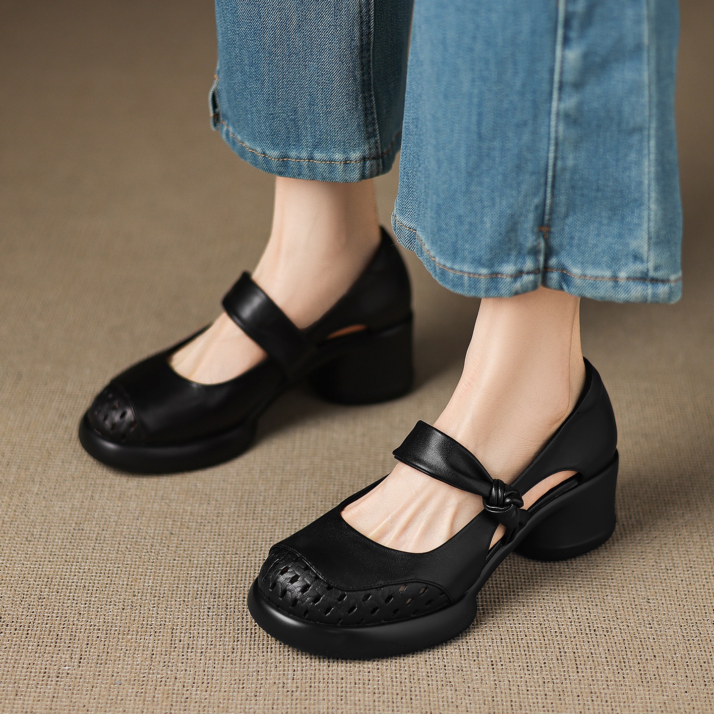 Giày sandal cao gót nữ quai ngang da bò mũi kín gót dày — đen