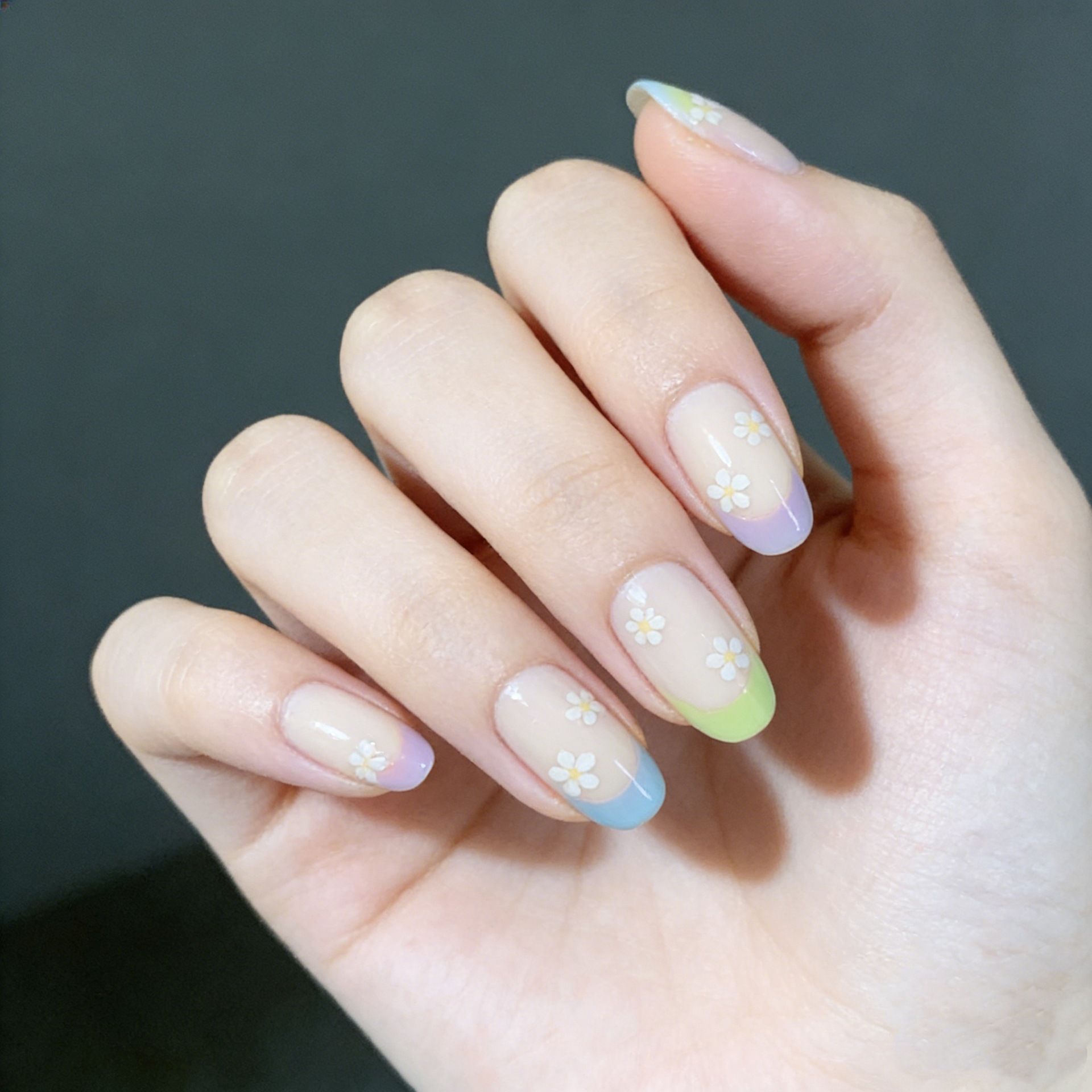 Fresco arco iris flor francesa manicure comercio exterior primavera y verano dulce desgaste de uñas mezcladas lote 24 piezas de parche de uñas universal