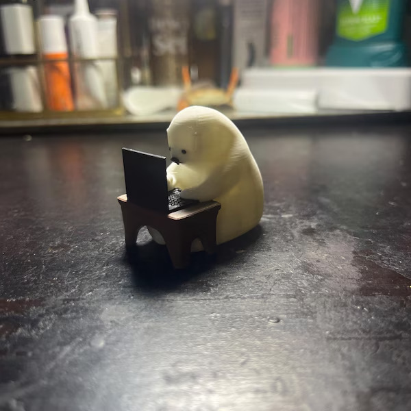 Nuevo producto transfronterizo Coder Bear Mini computadora estatua de oso oficina decoración de escritorio decoración de impresión 3d