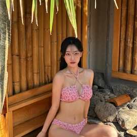 2025新款粉色碎花小清新性感露背欧美比基尼紧身聚拢温泉分体泳衣