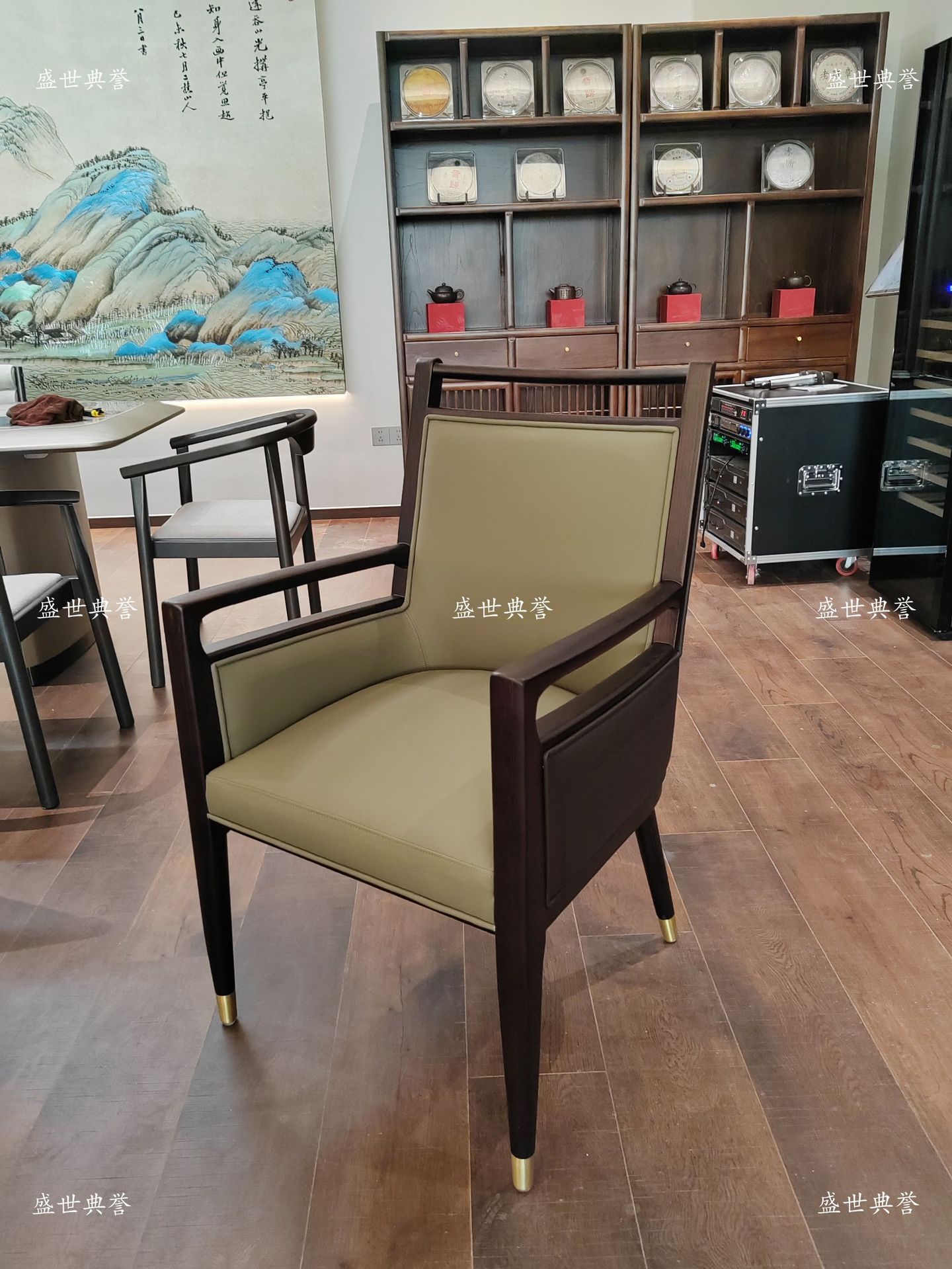 Zhenjiang international hotel mesa de comedor eléctrica de madera sólida y silla recepción interna de la empresa silla de comedor de madera sólida restaurante nueva silla China pic 2