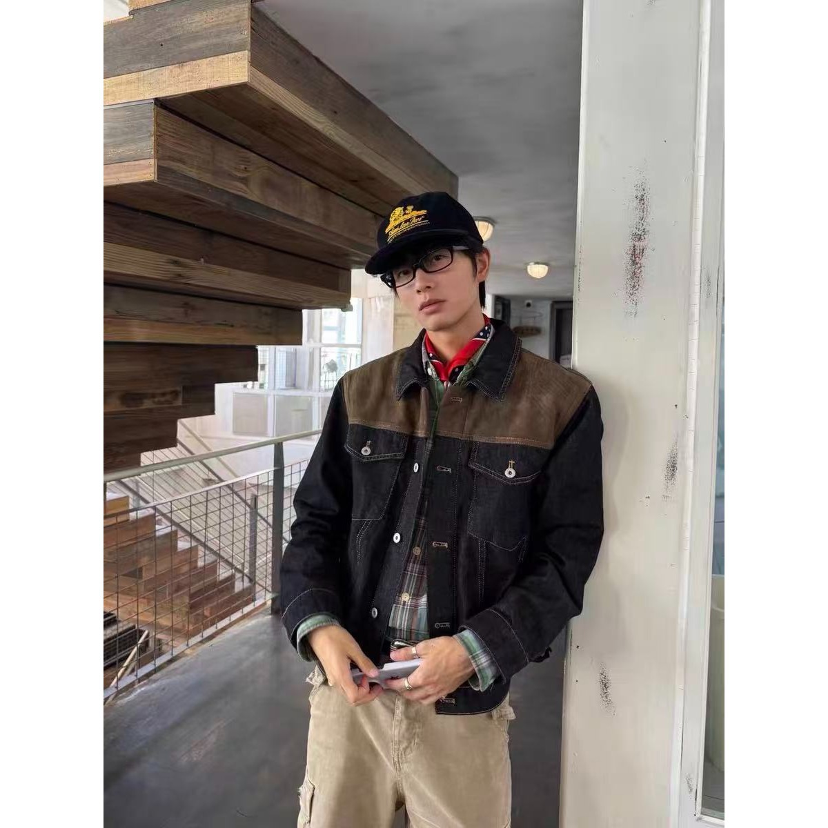 高版本P家新款皮革牛仔金属三角标logo走秀款牛仔衣男女外套夹克