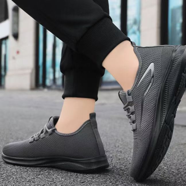 Zapatos deportivos de hombre casuales transpirables de tela de tela suave de malla de otoño de moda nueva moda zapatos de hombre para correr