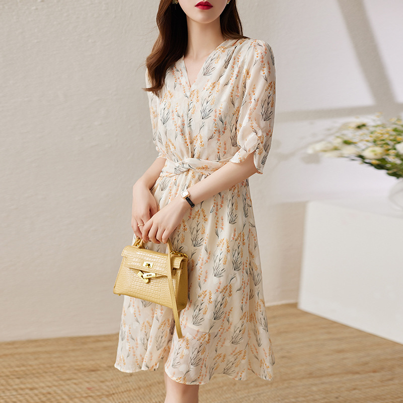Shiffon summer dress with a round collar