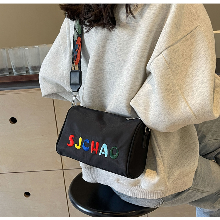 Women's Small Canvas Letter Solid Color Classic Style Streetwear Zipper Crossbody Bag display picture 11