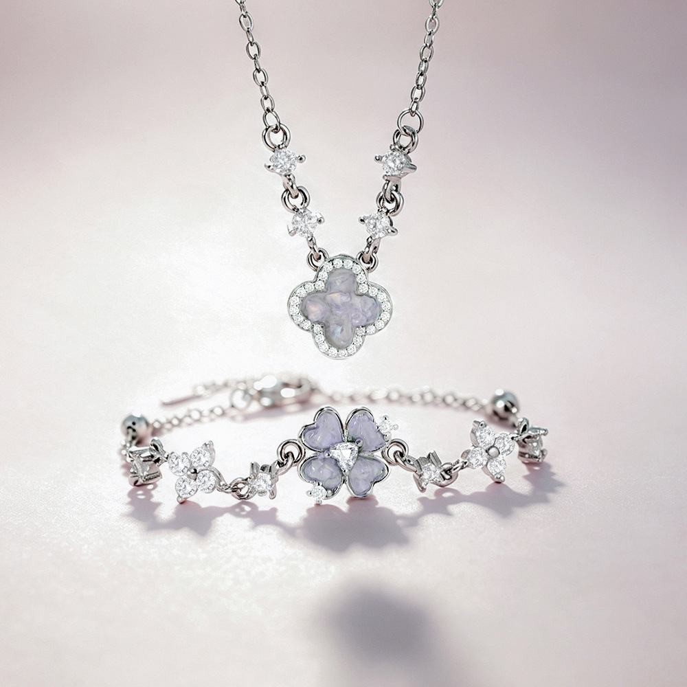 Ice Island Four-Leaf Clover Necklace for Women, Light Luxury and High-End Feel, Heart-Shaped Diamond-Encrusted Bracelet, Fashionable and Versatile, Creative Geometric Hand Jewelry
