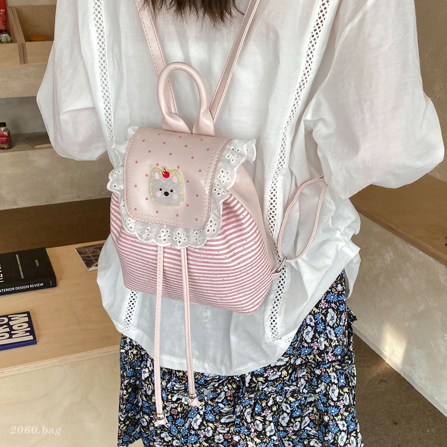 Nicho Zhong Commuting Girl Stripes 2026 Mochila de mujer de dibujos animados de gran capacidad de viento de encaje nuevo diseño mochila encantadora