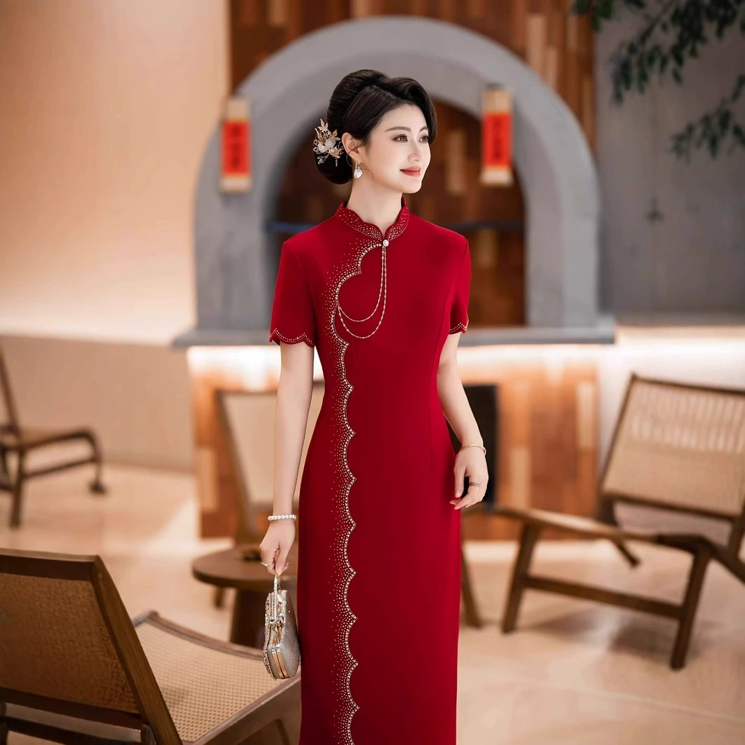 Свадебное платье свекрови платье высокого класса с тонкой талией Cheongsam 2025 весна и лето новая длинная мама Cheongsam