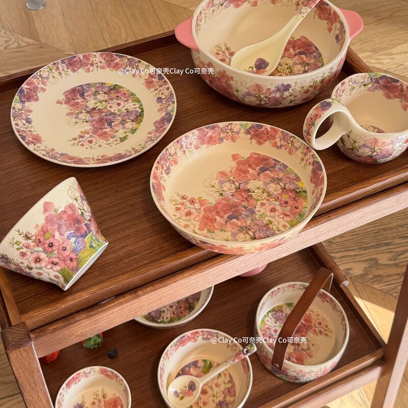 Floral and Luxurious Vintage Ceramic Tableware Set for Home Use, Especially Beautiful Rice Bowls, Soup Bowls, Plates, and Deep Plates