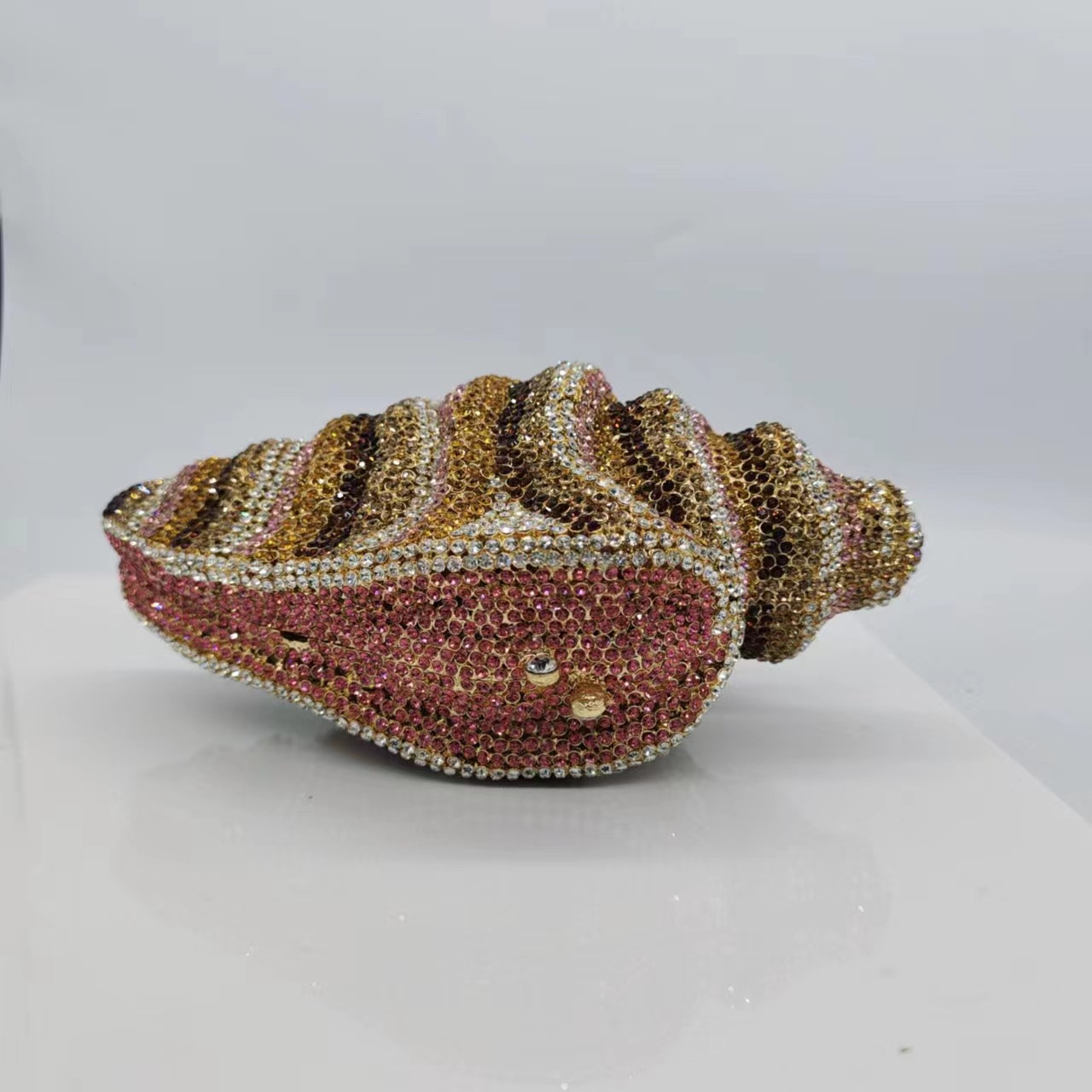 547g Weight Synthetic Leather Lining Material Rhinestone Fashion Element Magnetic Buckle Closure Type / Strap Type Evening Bag Bags Type Holiday, Party Occasion Metal Material Conch Pattern All Seasons Season Women's Gender Elegant Style Other Shape Small Size Metal Conch Rhinestone Evening Bags 15