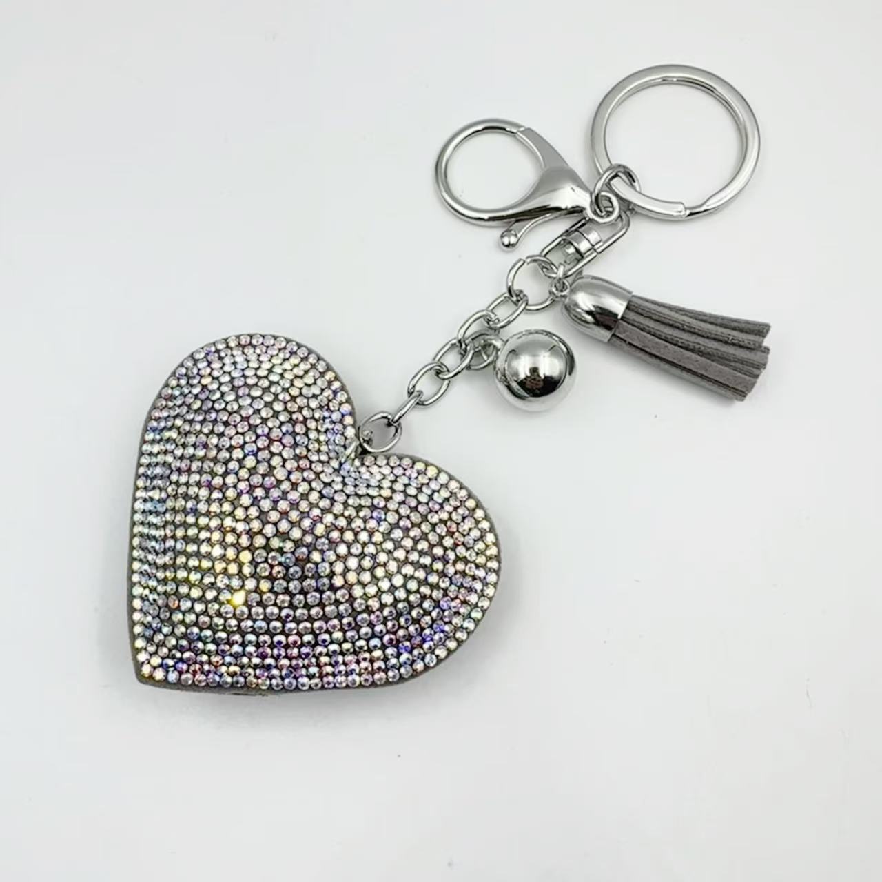 Estilo explosivo transfronterizo pequeño corazón de melocotón fragante llavero de cuero de diamantes calientes amor borla bolso colgante franela llave de diamantes