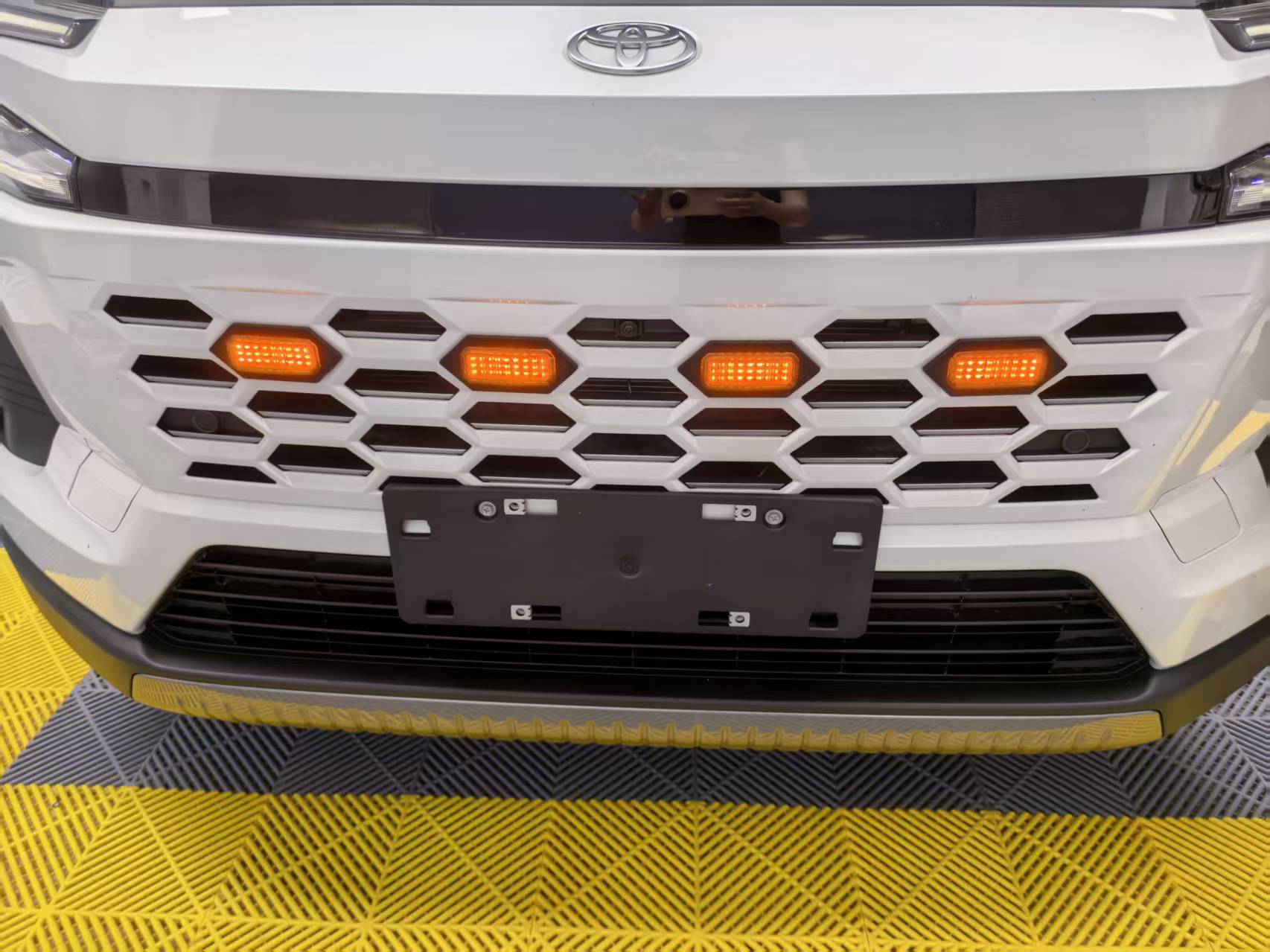 Suitable for 26 models of the new Wildlander off-road exterior modification, small yellow lights for the front bumper decoration and ambient lighting