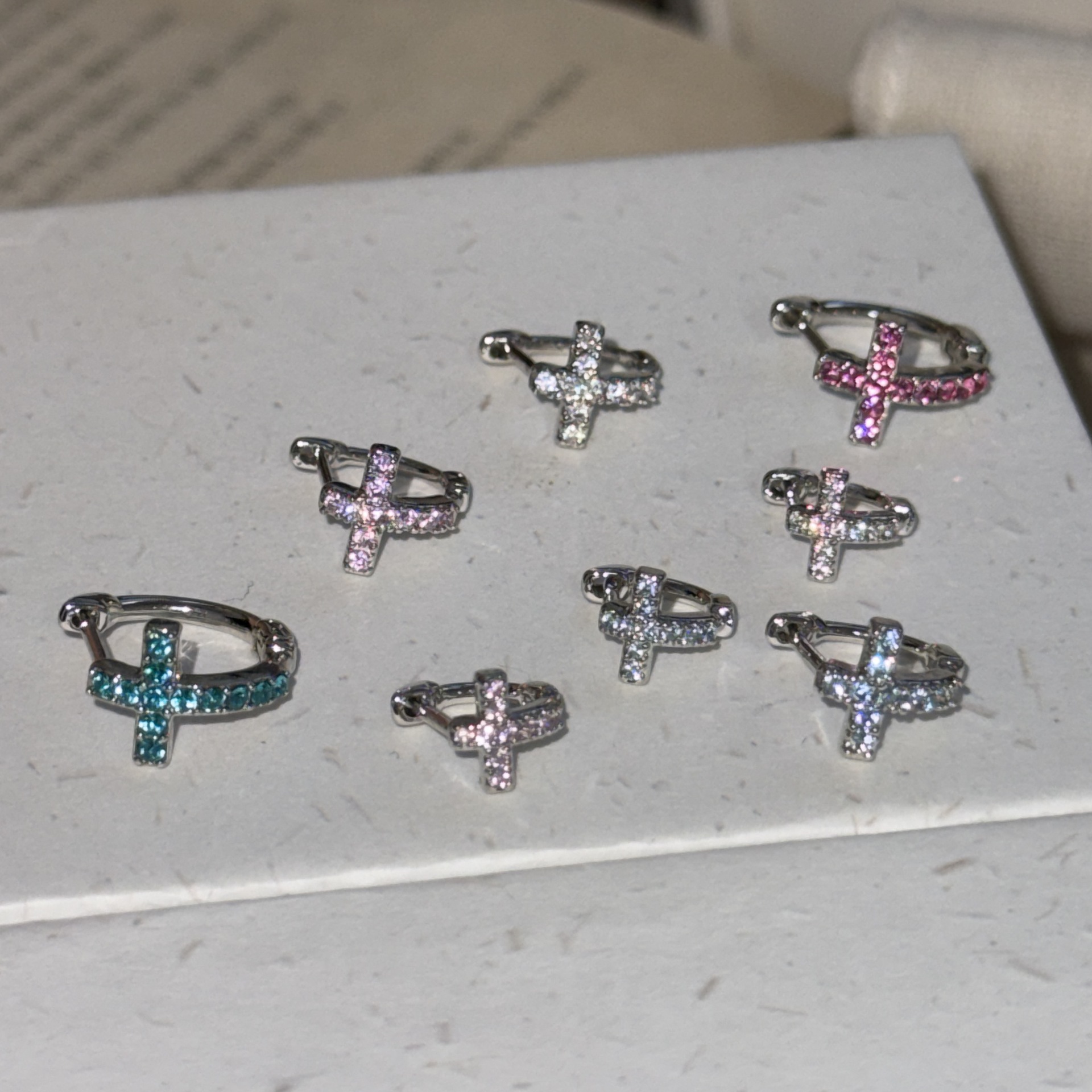 New dazzling cross-shaped design ear cuff with mini straight pin edge, eco-friendly electroplated ear hoop for women