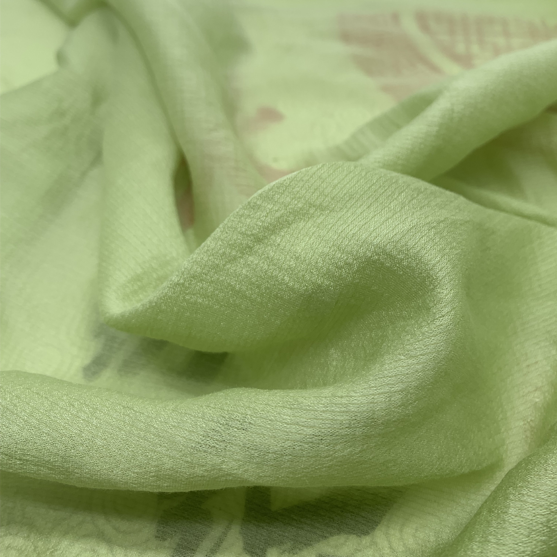 Silk-like fabric with parrot pattern, new Chinese style Hanfu clothing, smooth and soft parrot pattern women's shirt dress fabric